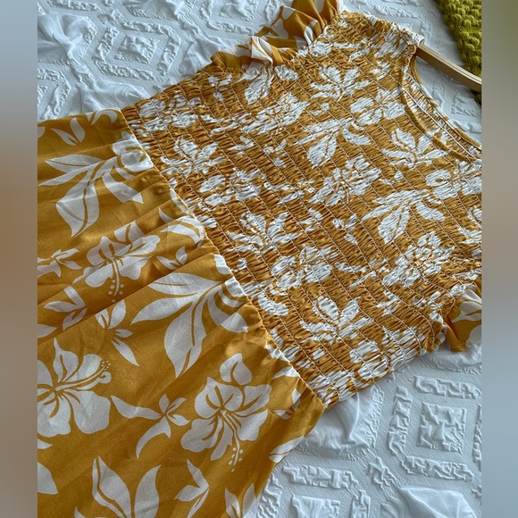 Long white and yellow dress - Picture 3 of 3